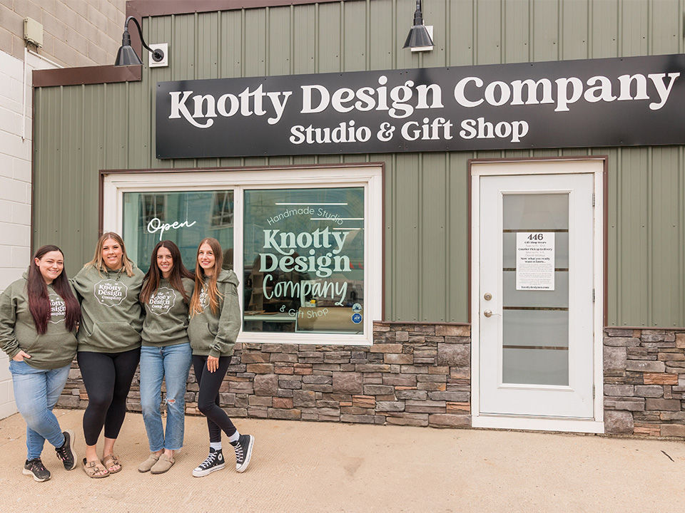 Knotty_Slider Image_team