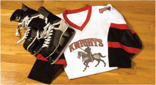 En impresión CAD la versatilidad es clave; desde chaquetas de alta gama como la de la foto hasta camisetas comunes y corrientes y letreros de todo tipo... incluyendo stickers de parachoques.