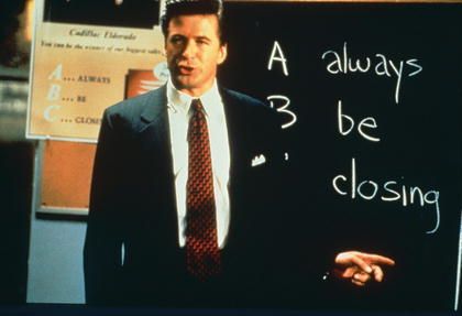 Alec Baldwin en El Precio de la Ambición (Glengarry Glen Ross, 1992). "Siempre Estar Vendiendo".