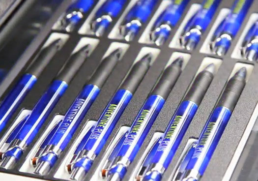 Cree múltiples accesorios personalizados para la VersaUV® LEF