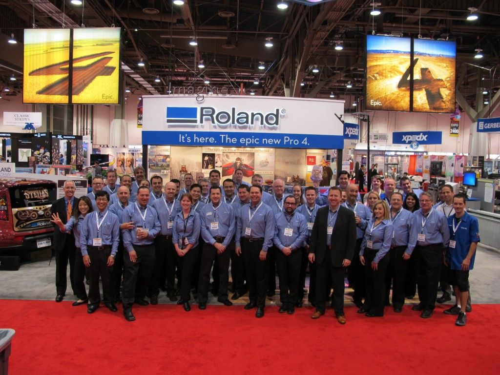 ¡El equipo Roland DG muy emocionado y listo para la feria!