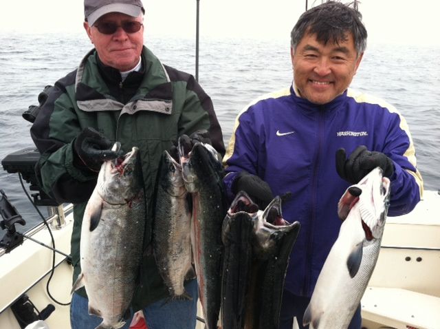 Pescando salmón en Sekiu, Washington, Estados Unidos