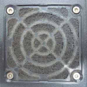 Propietarios de VersaUV®: Inspeccionen a Menudo el Filtro de su Lámpara UV