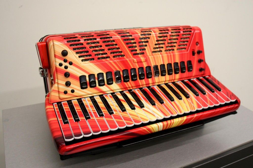 Rotulación de Acordeón por Iconography Studios