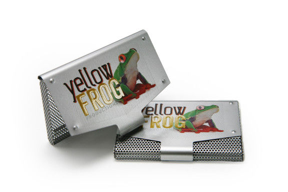 Tarjeteros de Yellow Frog (“sapo amarillo”) impresas con tintas UV