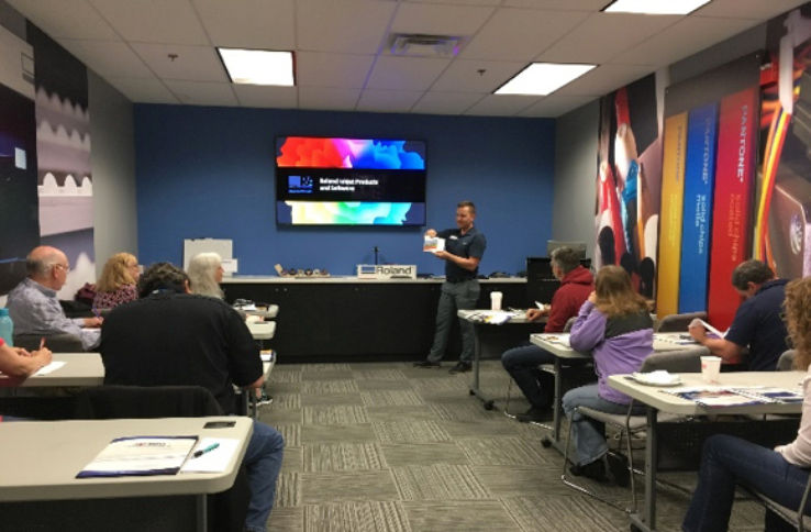 Taller de Euducación Roland DG, Garrett Smawley