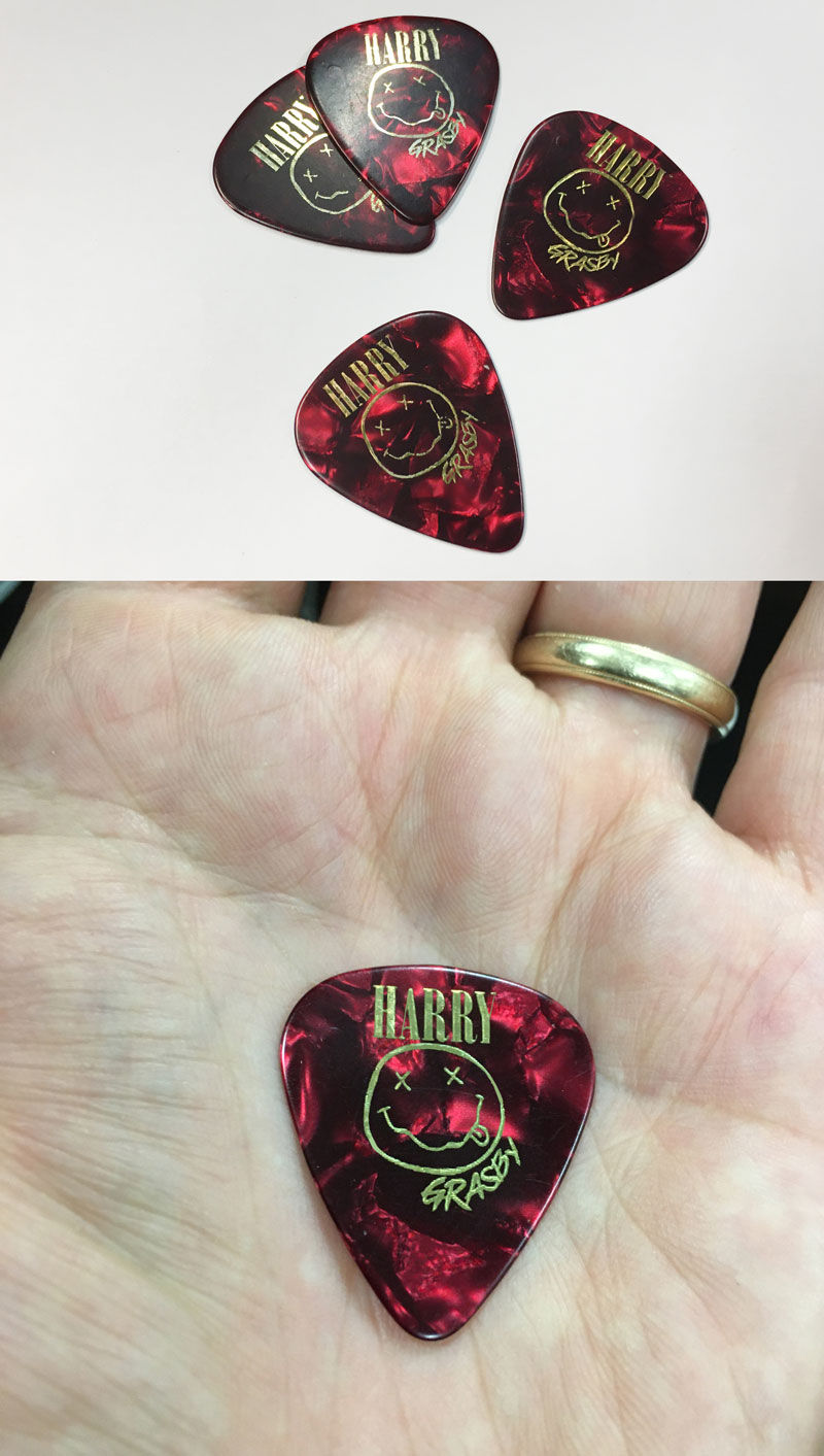 guitar_picks_customized