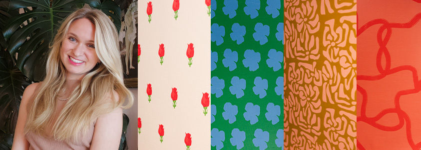 Bridget Thompson junto a muestras de sus diseños