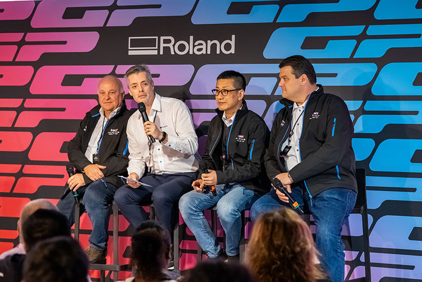 A discussion between Roland DG President Kohei Tanabe, executives, and media representatives.