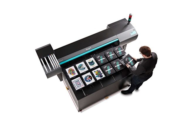 Imagen de la nueva impresora Directo-a-Prenda (DTG) Texart™ XT-640S de Roland DG