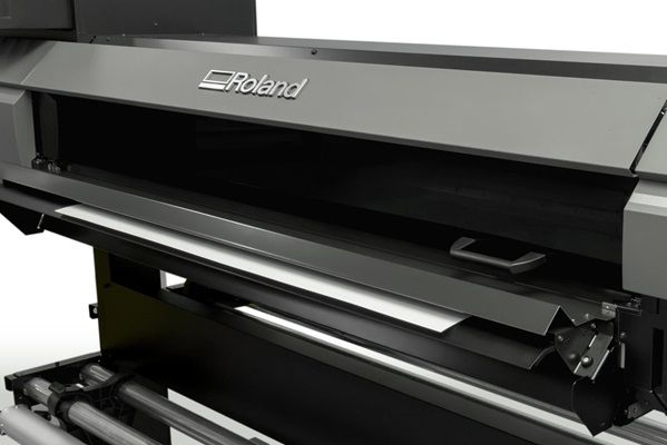 Image of new extension table for Roland DG's TrueVIS LG Series large-format UV printer/cutters.
