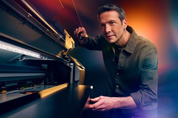 Image_Roland_DG_brand_refresh_Make_Your_Mark