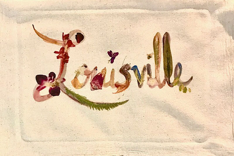 Pétalos by Ada crea impresiones directas sobre prendas y toallas de cocina como esta usando una impresora directo-a-prenda (DTG) Roland DG