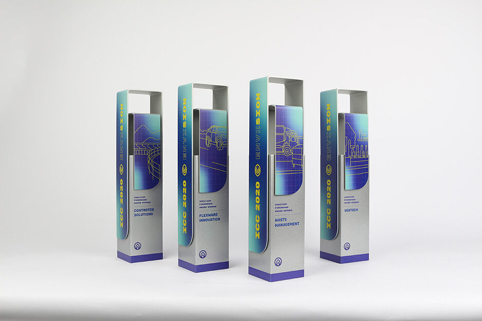 Cuatro galardones ICC 2020 para diferentes corporaciones, incluyendo Waste Management, con forma de memoria en miniatura