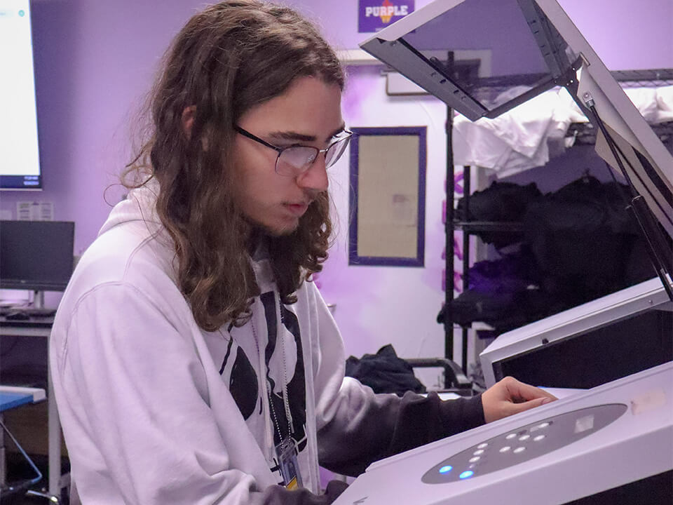 Ball HS Tor_Slider Image_student loading Roland DG LEF2 printer