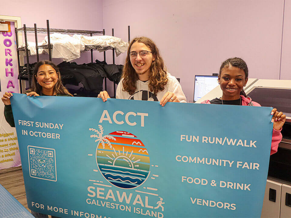 Ball HS Tor_Tor Store students holding banner
