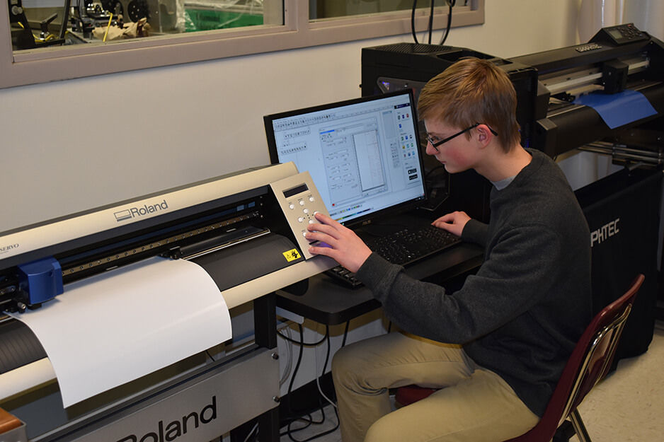 Roseville student using Roland TrueVIS VG2 digital printer/cutter 
