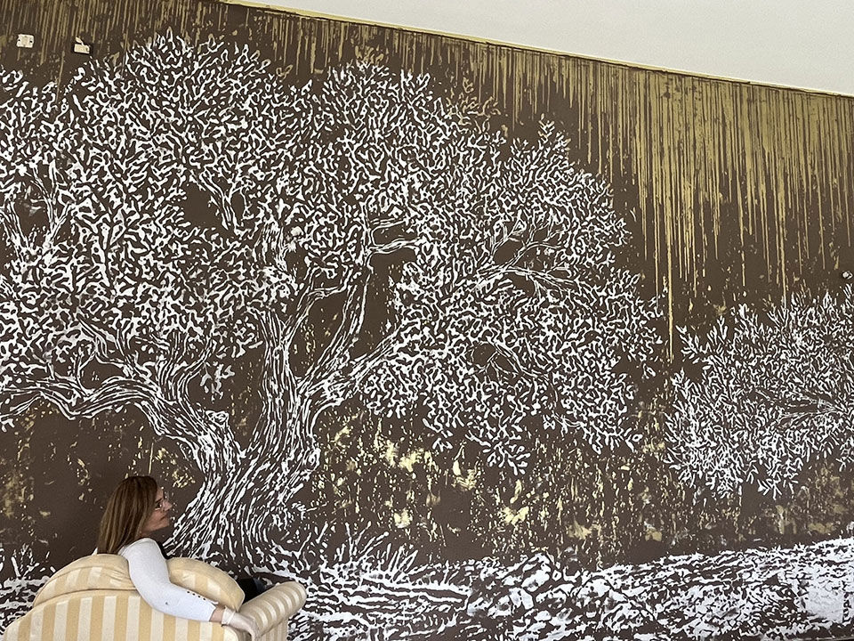 An embossed wall covering with DIMENSE DA-640