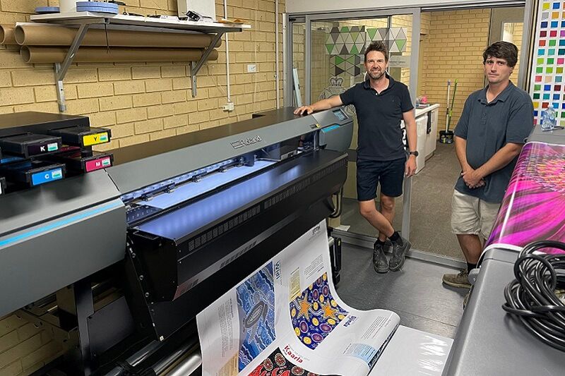 Poolegrave Sign and Engraving employees next to their Roland DG TrueVIS AP-640 resin printer.