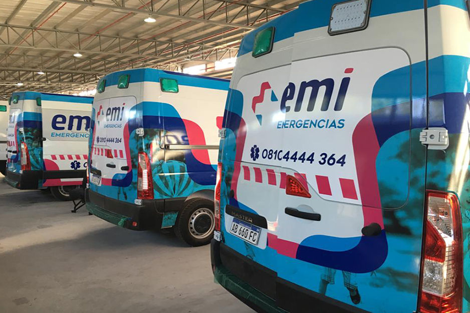 Beta Industria Grafica uses Roland DG wide-format printer/cutters to produce fleet wraps like those pictured above.