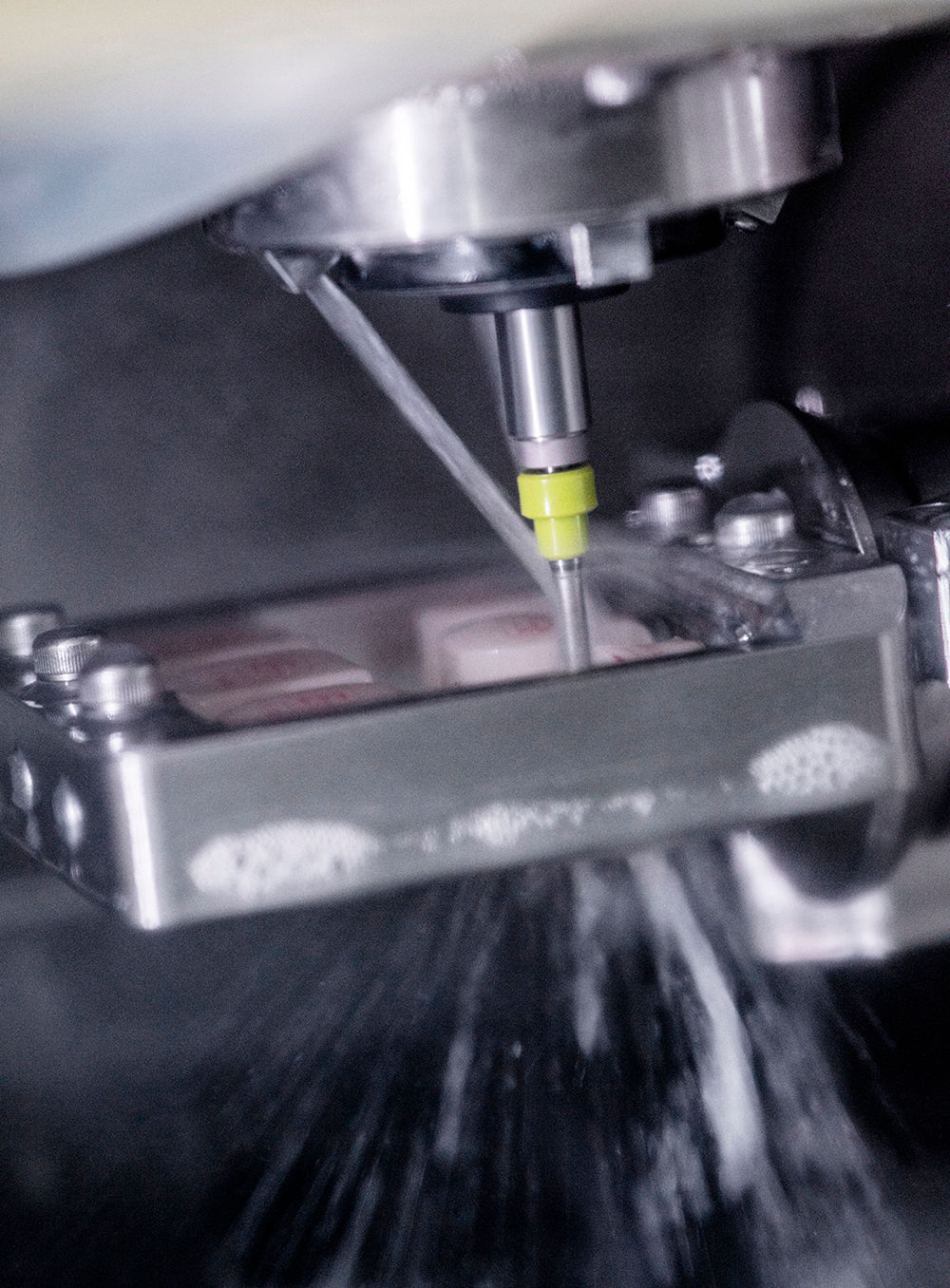 DGSHAPE milling process in a dental lab